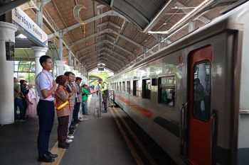 KAI Daop 8 kerahkan ratusan Railfans-Pramuka dukung kelancaran mudik