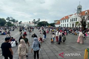 Warga padati kawasan Kota Tua Jakarta pada H+1 Idul Fitri 2025