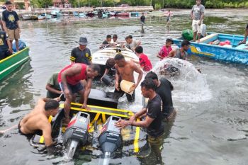 Basarnas Ternate evakuasi sembilan korban speedboat tenggelam