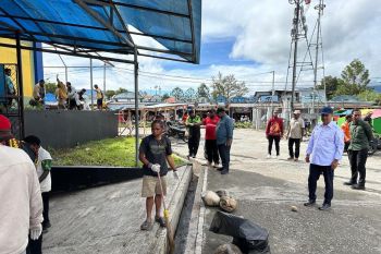 Pemprov Papua Pegunungan mendorong kerja bakti seluruh ASN setiap Kamis