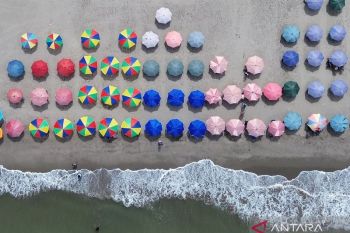 Pemkot Pariaman membuka empat destinasi pantai saat libur Lebaran