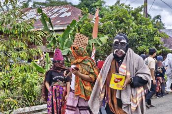 Mengenal tradisi Pesta Sekura Cakak Buah di Lampung Barat