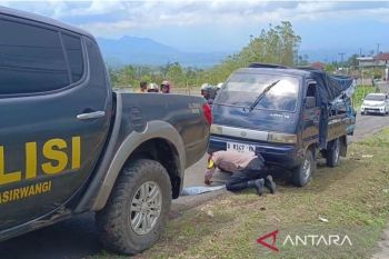 Polisi siagakan mobil Ranger di tanjakan jalur wisata Darajat Garut