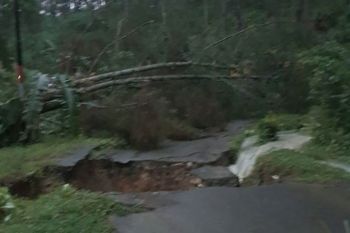 Tanah longsor di Gumelar, jalan ke Ajibarang bisa dilewati kembali
