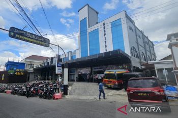 Enam jenazah korban longsor  dibawa ke RS