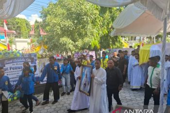 Gubernur menilai Uskup Petrus tokoh yang peduli pada kesejahteraan umat