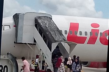 Arus balik Lebaran di Bandara Biak masih ramai lancar