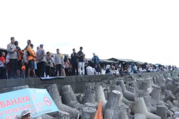 Kapolres Kulon Progo pimpin pengamanan objek wisata Pantai Glagah