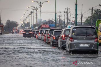 Banjir rob hambat kelancaran  arus balik jalur pantura di Demak