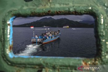 Pemudik arus balik Ternate-Tidore gunakan jasa kapal kayu