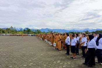 Pemkab Mimika minta ASN untuk layani masyarakat dengan sepenuh hati