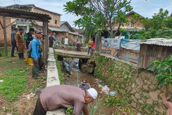 Pemkot Bandarlampung tertibkan 10 bangunan di atas sungai