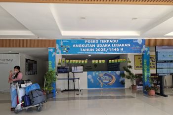 Belasan ribu pemudik melintas di Bandara El Tari Kupang selama arus milir