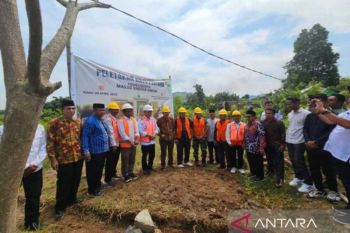 Wali Kota  Aji Man  resmikan Masjid Haedar Nashir UM Bima