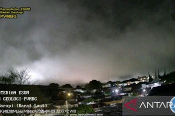 Gunung Marapi kembali erupsi pada Rabu malam durasi sekitar 17 detik