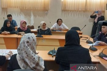 Aktivis perempuan dan anak NTB menolak peleburan DP3AP2KB ke Dinsos