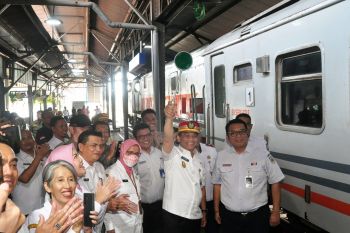 Ratusan perantau asal Jateng balik ke Jakarta dari Stasiun Semarang
