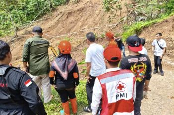 Pemkab Ciamis melibatkan tim PVMBG kaji tanah longsor di Panawangan