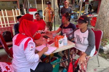 PMI Jakbar layani ratusan penumpang terminal selama Lebaran