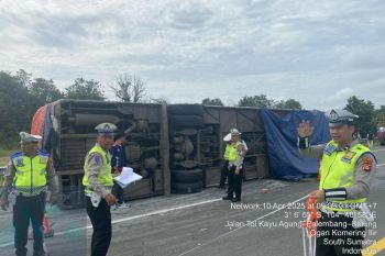 Kecelakaan tunggal bus di Tol Kapal Betung, satu orang meninggal