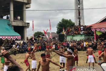 Tradisi pemersatu di Maluku itu bernama "bakupukul manyapu"
