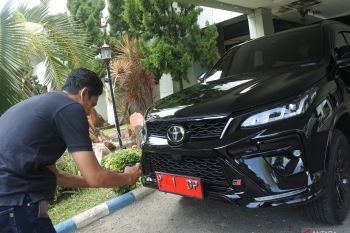Bupati Situbondo beri penjelasan soal pembelian mobil dinas forkopimda