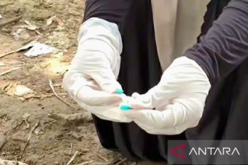 Tumpukan limbah medis B3 ditemukan di area pemukiman di Karawang
