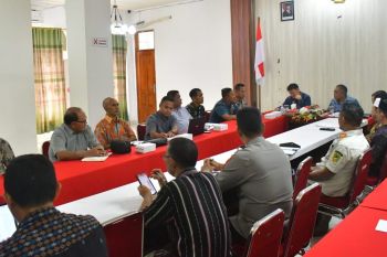 Bupati Mabar mengajak seluruh pihak hening sejenak dalam prosesi Paskah
