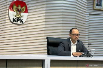 KPK sita motor Royal Enfield  dari rumah Ridwan Kamil