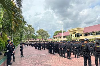 Polda-Sulteng kedepankan tindak humanis amankan aksi bela Guru Tua