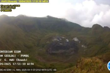 Badan Geologi minta warga Sangihe patuhi radius bahaya Gunung Awu