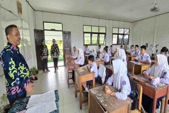 Kepala Disdik monitoring KBM pasca libur Lebaran di sejumlah sekolah di Kapuas