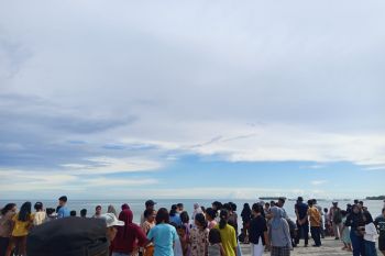 Tim SAR cari dua remaja terseret ombak di Agam