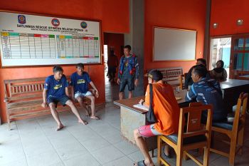 Tim SAR terus cari wisatawan terseret ombak Pantai Parangtritis, satu selamat