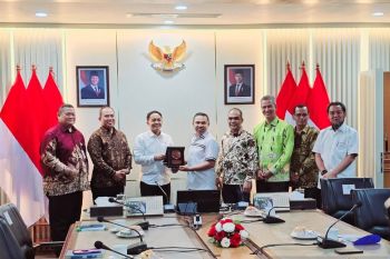 Minta dukungan pengelolaan kawasan hutan, Gubri Abdul Wahid temui Menteri Kehutanan