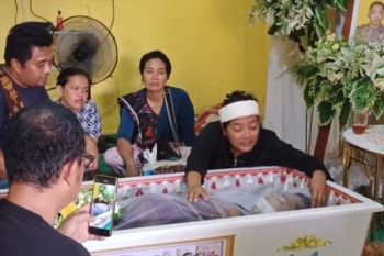 Istri Alm Bripka Sopan Depari pertanyakan rekan suaminya saat sekarat di Dream Box Dumai