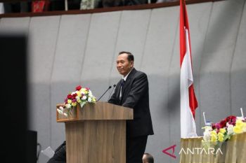 Government urges higher education graduates to embrace self-evolution