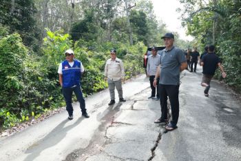 Bupati HSU beri perhatian khusus Jalan Panangian-Banjang