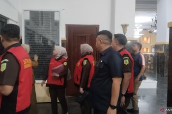 Sekda Palembang  kawal penggeledahan kantor pemkot oleh Kejati Sumsel