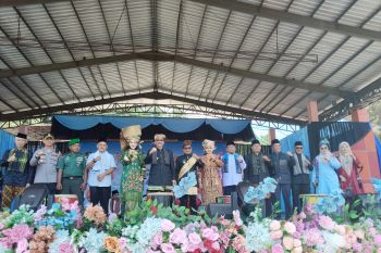 Festival Langkisau 2025 di Pesisir Selatan resmi dibuka Bupati Hendrajoni