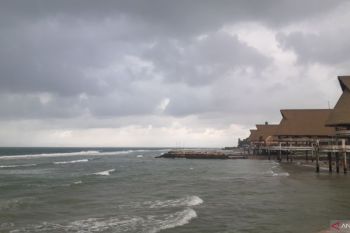 BMKG: Waspada gelombang 2,5-4 meter di perairan NTT hingga 17 April
