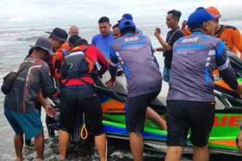 Tim SAR gabungan evakuasi  korban terseret arus Pantai Parangtritis