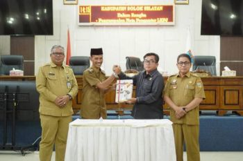 Pemkab Solok Selatan Sampaikan LKPJ 2024 ke DPRD