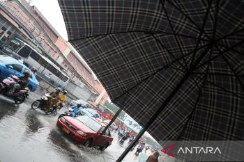 BMKG prakirakan cuaca sebagian besar wilayah Indonesia hujan ringan pada Senin