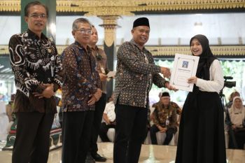Bupati Sleman serahkan 144 SK pengangkatan CPNS