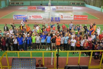 Seratusan Insan Tenis Sumbar Bersilaturahmi di Lapangan Semen Padang