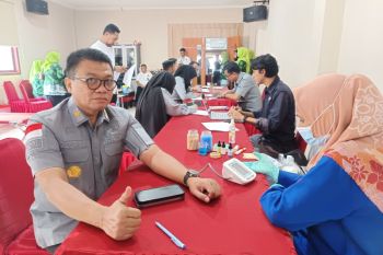 Kanwil Kemenkum Malut Ikut Donor Darah Rayakan Hari Bhakti Pemasyarakatan ke-61