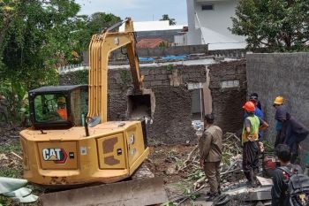 Satpol PP Badung bongkar bangunan ilegal