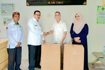 Kemenag OKU bagikan koper 254 calon haji