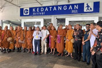 Pelabuhan Batam Centre fasilitasi kedatangan puluhan Bhikkhu Thudong dari Bangkok